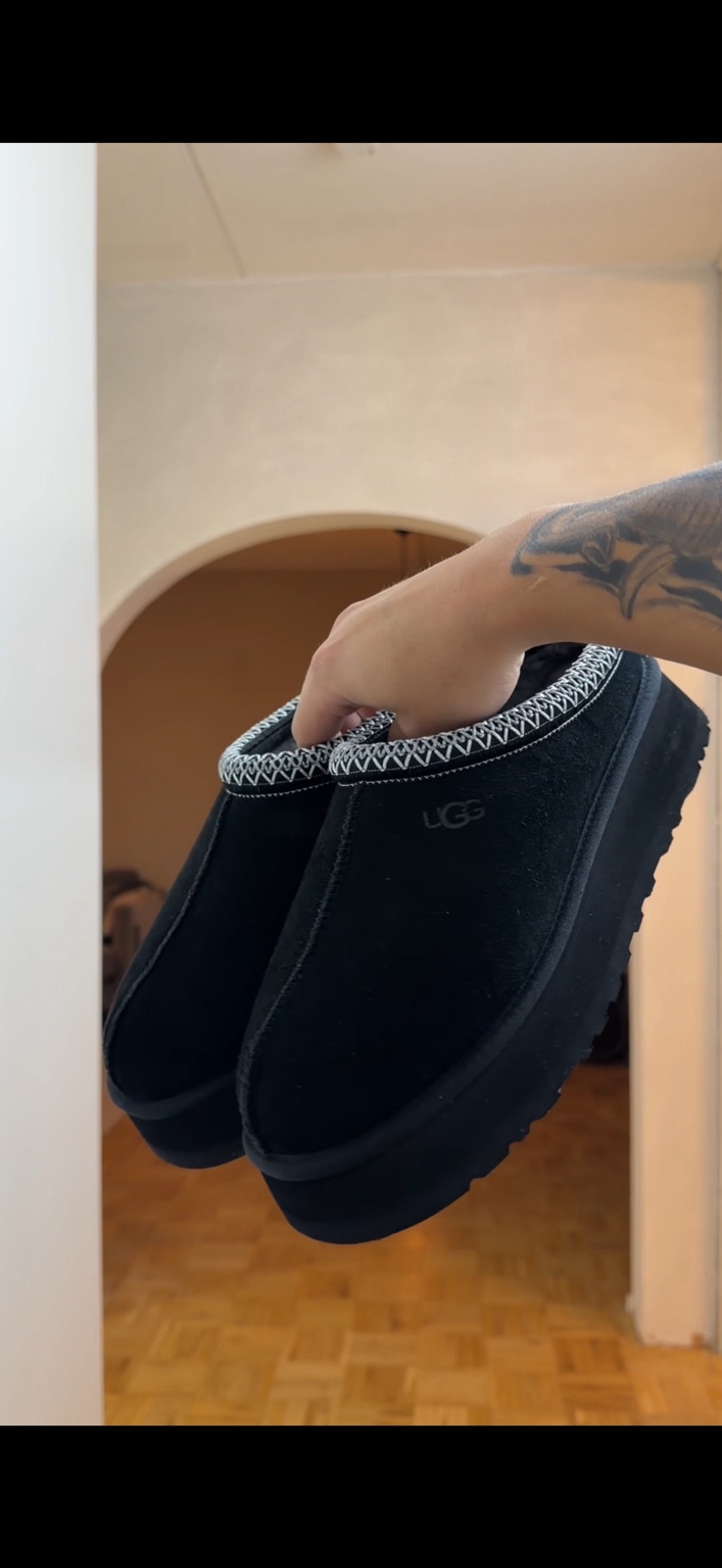 Mustat UGG-kengät Sneak.fi-yhteistyössä